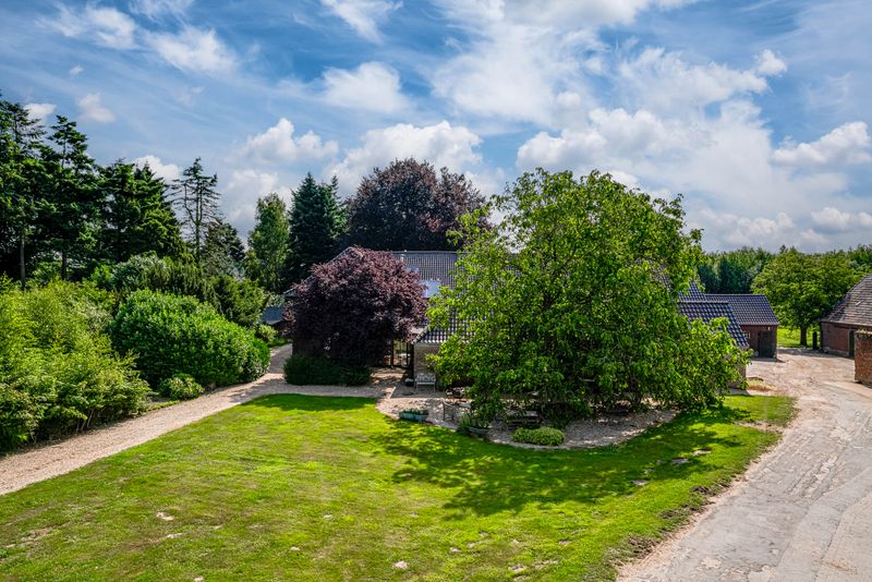 Hof mit mehreren Wohneinheiten, Café, Scheune, gelegen inmitten einer wunderschönen Naturlandschaft.